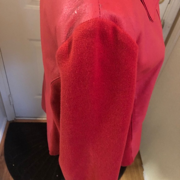 Red Leather jacket sweater sleeve - Picture 6 of 6